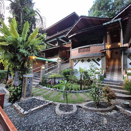 Sam'S Bungalows And Treks Букит-Лаванг Экстерьер фото